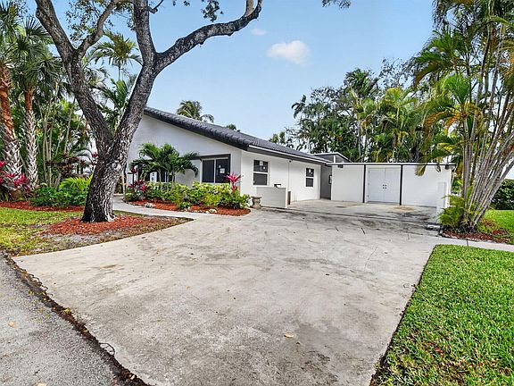 2nd image of 4701 NW 1st Place