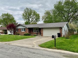 1014 N Koester Dr, Effingham, IL 62401