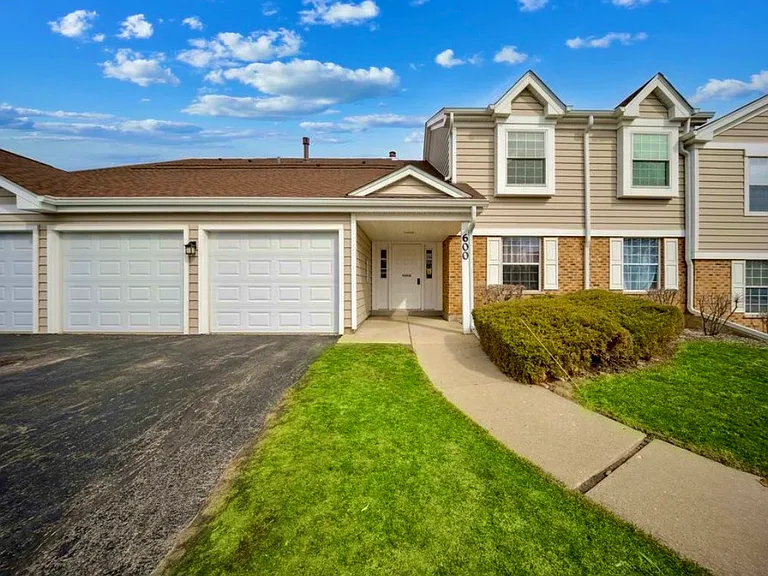 600 Eastview Ct #X2 — Photo 1