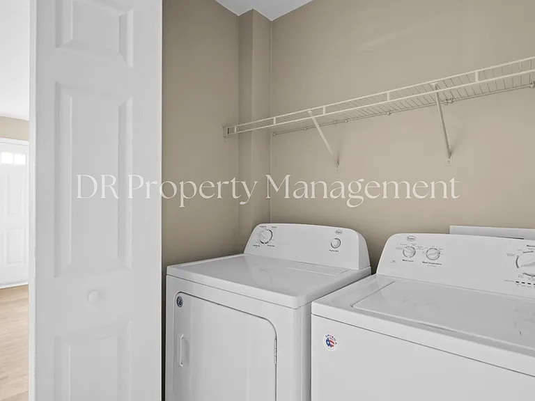 4708 Periwinkle Pl — Photo 16