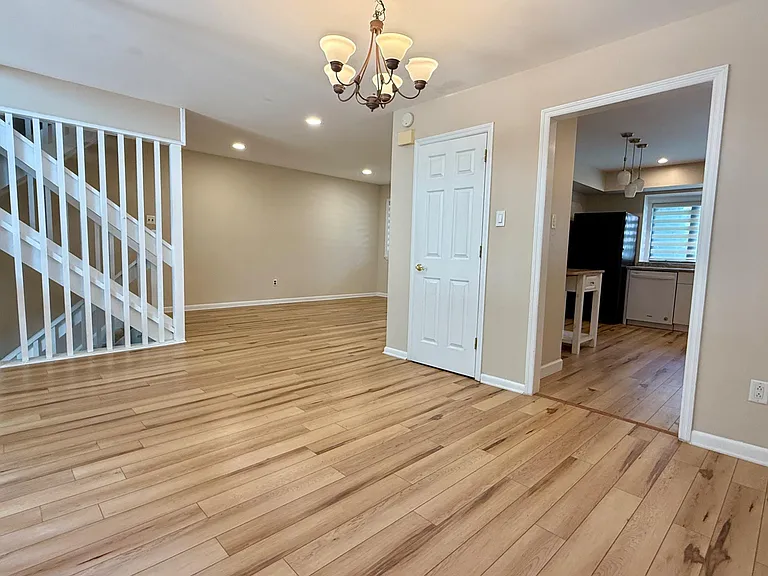 5545 Doral Dr — Photo 2