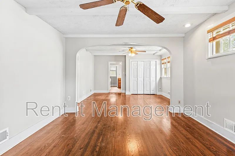2 bed, 2.0 bath, 1961 sqft, $2,000 — Photo 4
