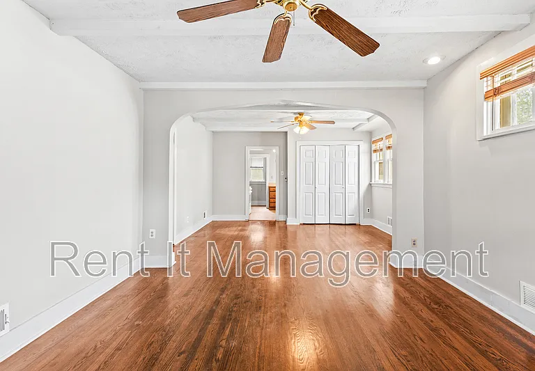 2315 N 61st St — Photo 4