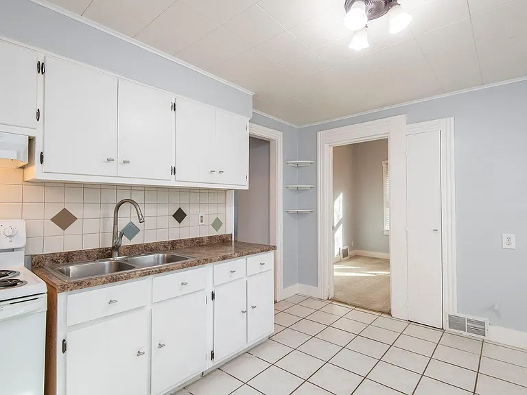 2615 N Wauwatosa Ave — Photo 6