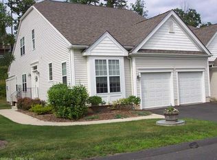 30 Meadowview Ct #33, Canton, CT 06019