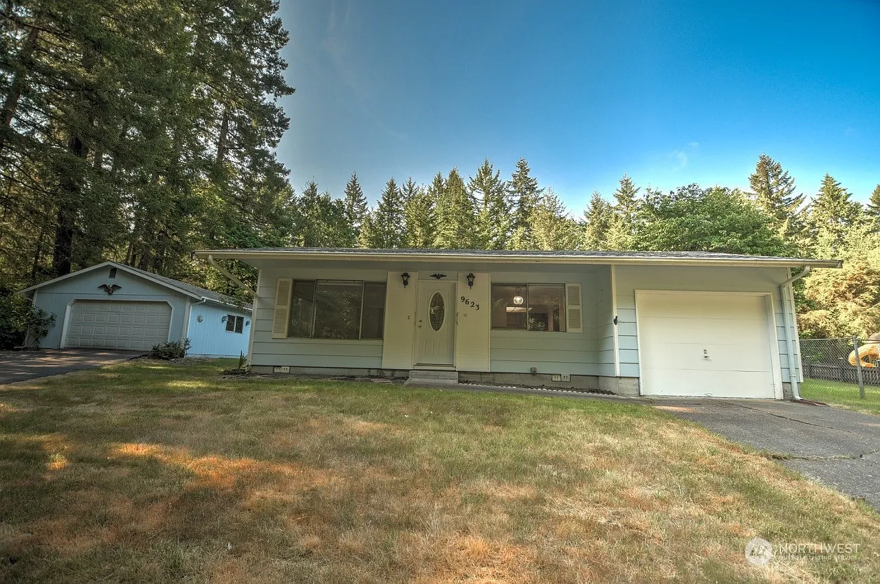 9623 Glory Drive SE photo 1