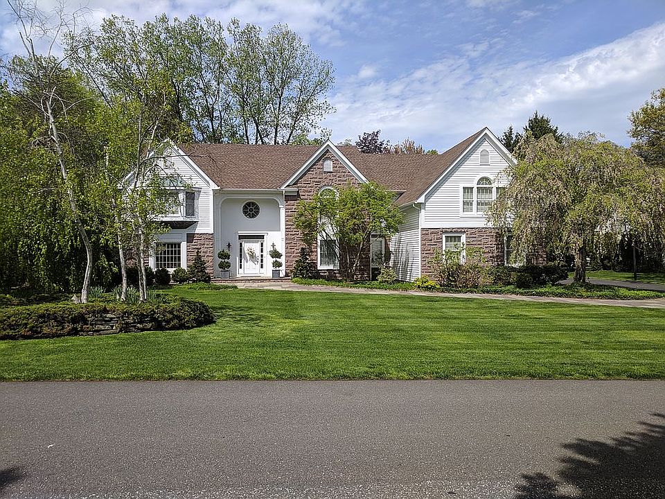 1st image of 731 Charnwood Dr