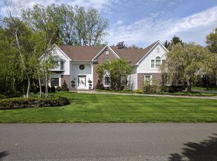 731 Charnwood Dr, Wyckoff, NJ 07481