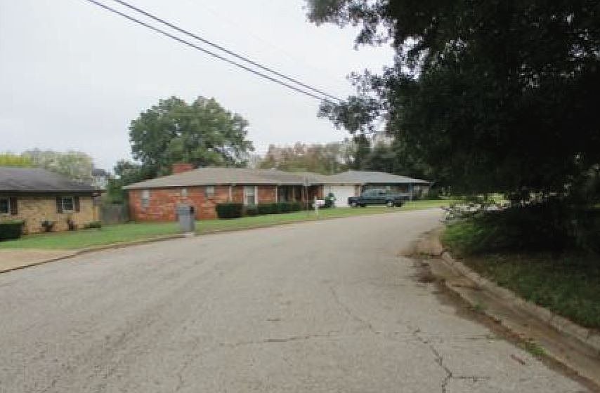 2nd image of 400 Ridgecrest Dr