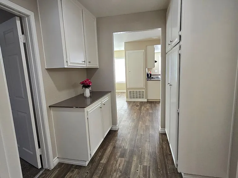 Lakeshore Terrace — Photo 17