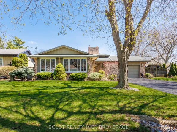 24 Mississauga Rd, Saint Catharines, ON L2N 3K4
