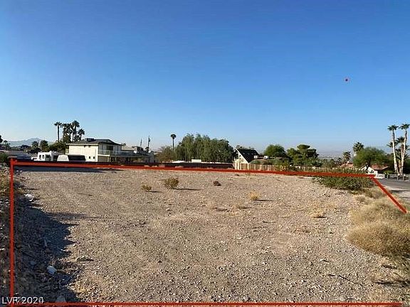 4th image of 6859 Beverly Glen Ave