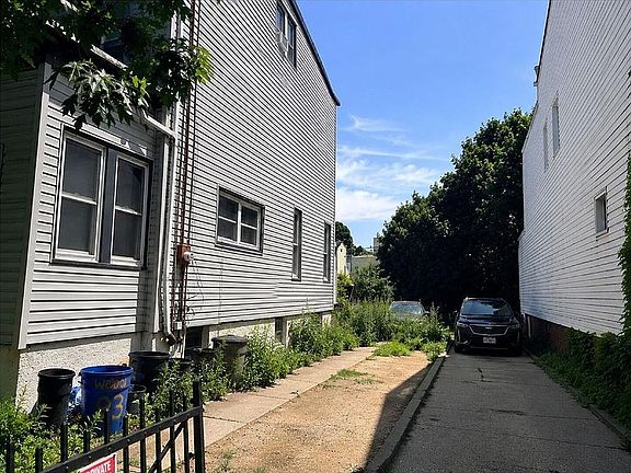 3rd image of 93 Linwood St