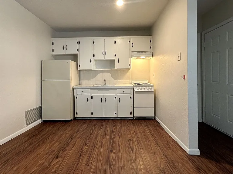 815 E Fort King St — Photo 14