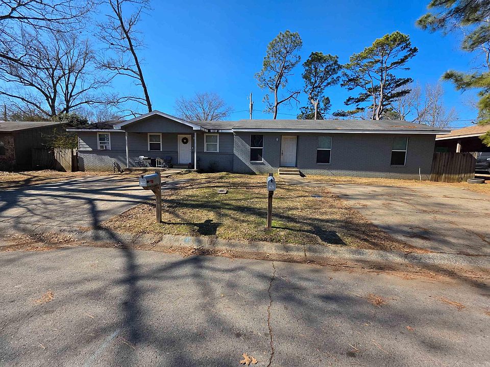 1st image of 702 Charlotte Cir