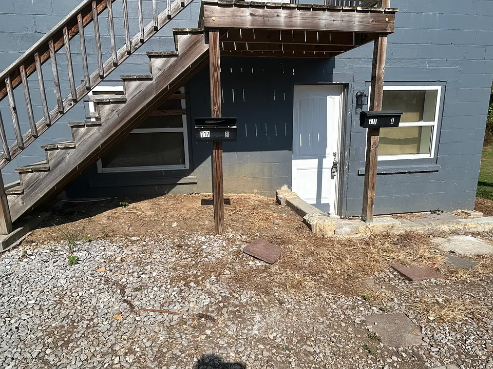 117 S Fowler Ave #A