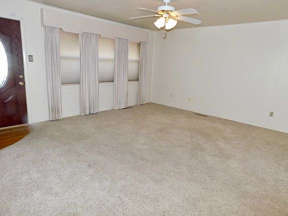 3rd image of 1215 Douglas Dr