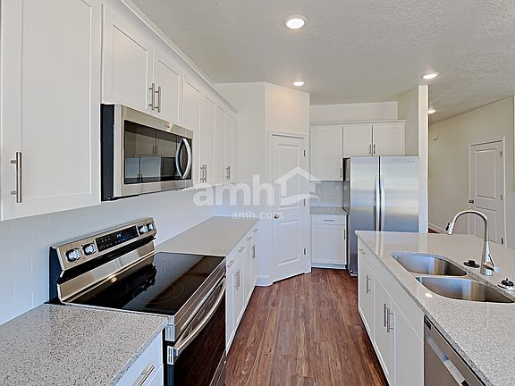3rd image of 321 N Gibbons Ln