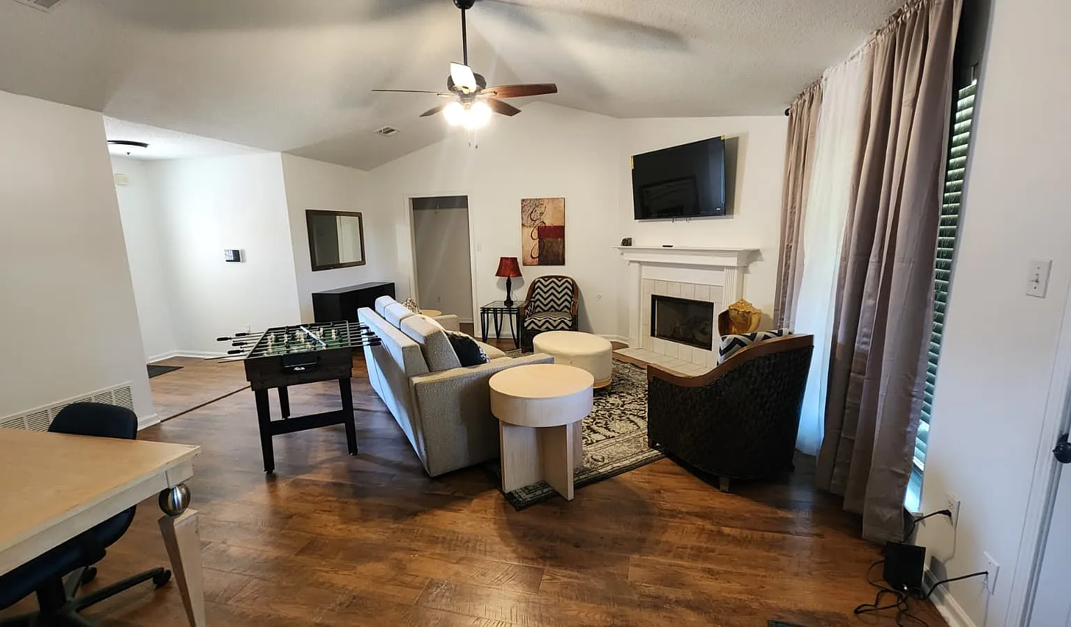 5 bed, 2347 sqft, $8,495 — Photo 3