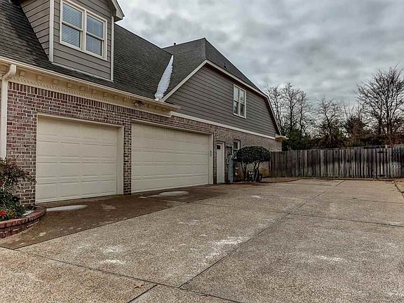 2nd image of 793 Green Oaks Ln
