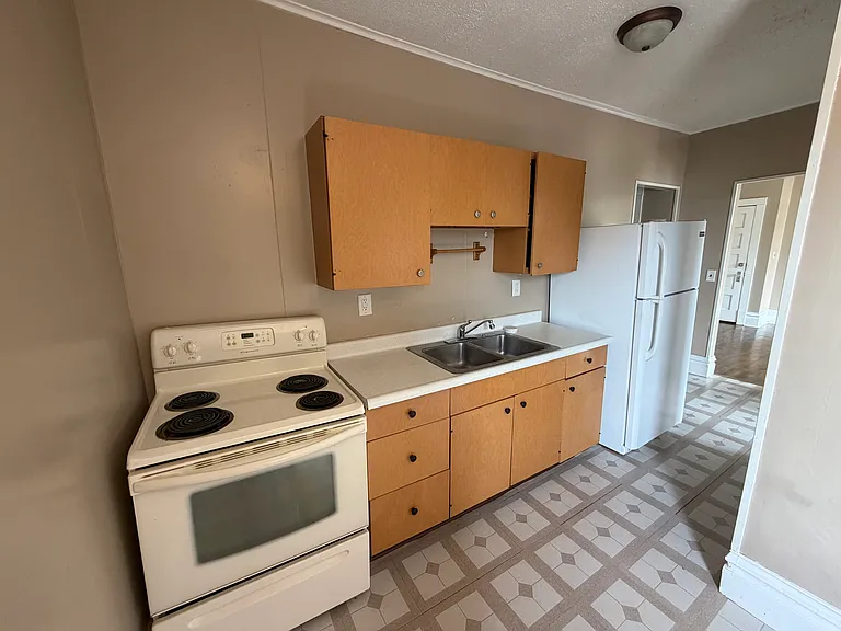 132 E Main St #5 — Photo 2