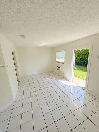 262 SW 23rd St #1-5 Photo 1