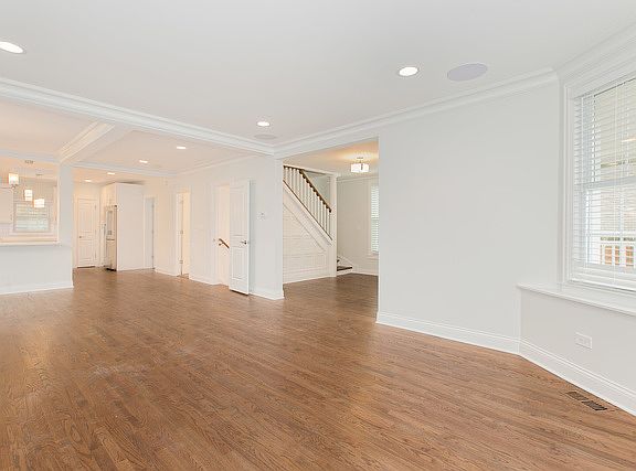 2nd image of 5351 N Forest Glen Ave