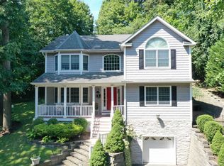 70 McCouns Ln, Oyster Bay, NY 11771