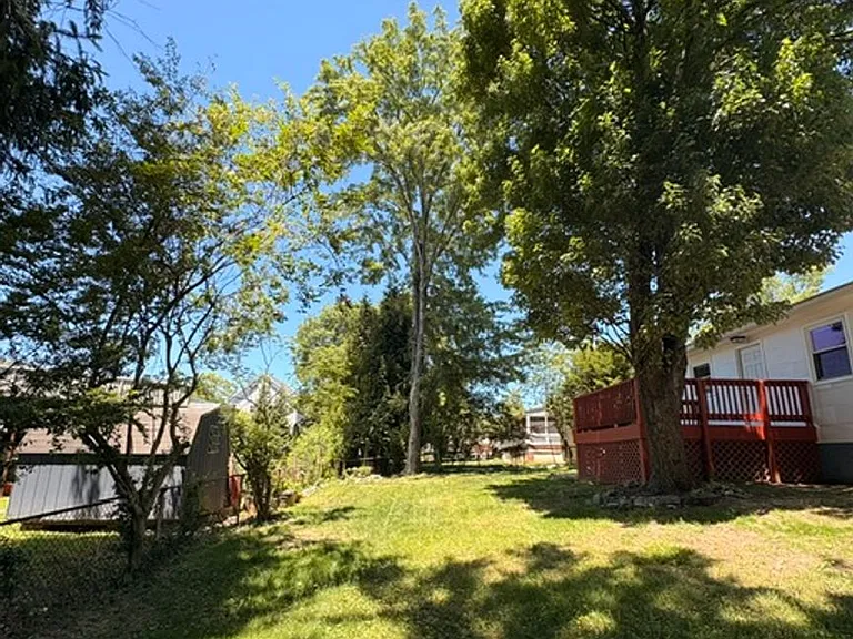 900 Neal Dr — Photo 32