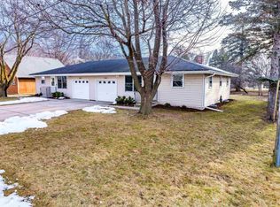 2099 Dove St, Green Bay, WI 54304