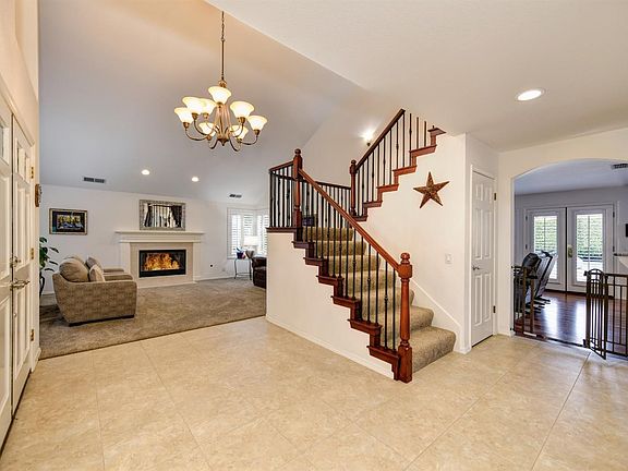 4th image of 155 Chambersburg Way