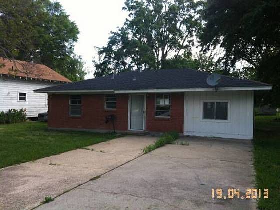 2nd image of 914 Louisiana St