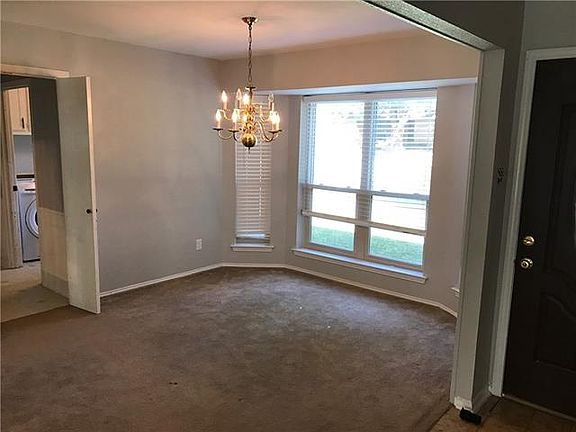 2nd image of 1918 Maxwell Dr