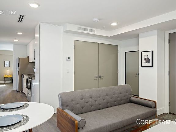 4th image of 3837 Main St #601