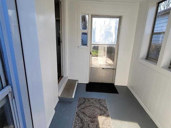 4th image of 121 Strachan St #B