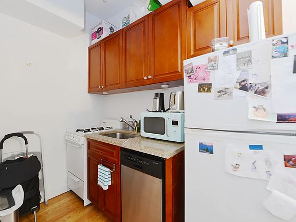3rd image of 888 Carroll St APT 6