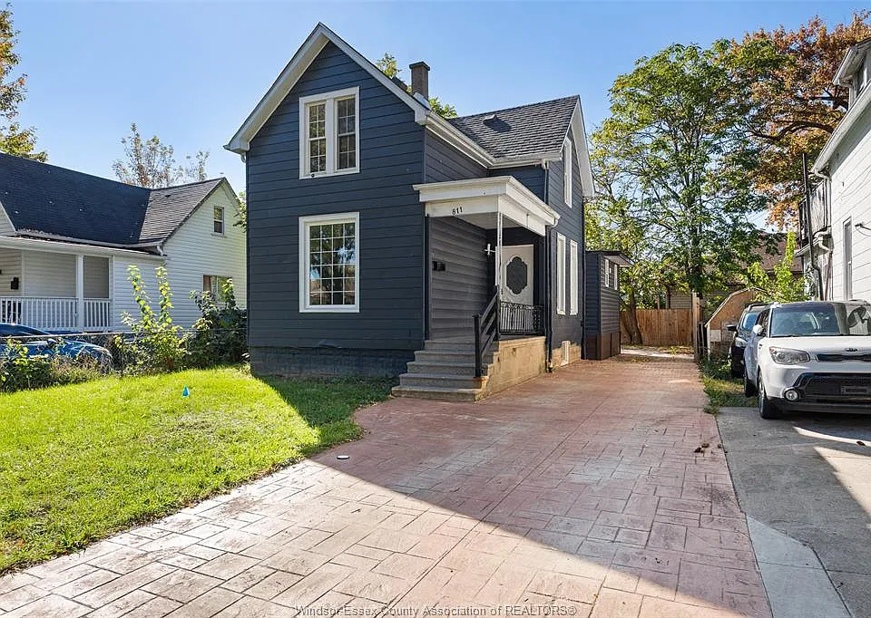 811 Langlois Ave