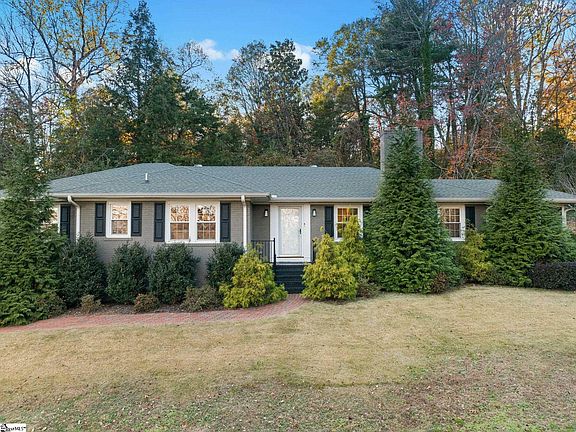 2nd image of 39 Holly Hill Ct