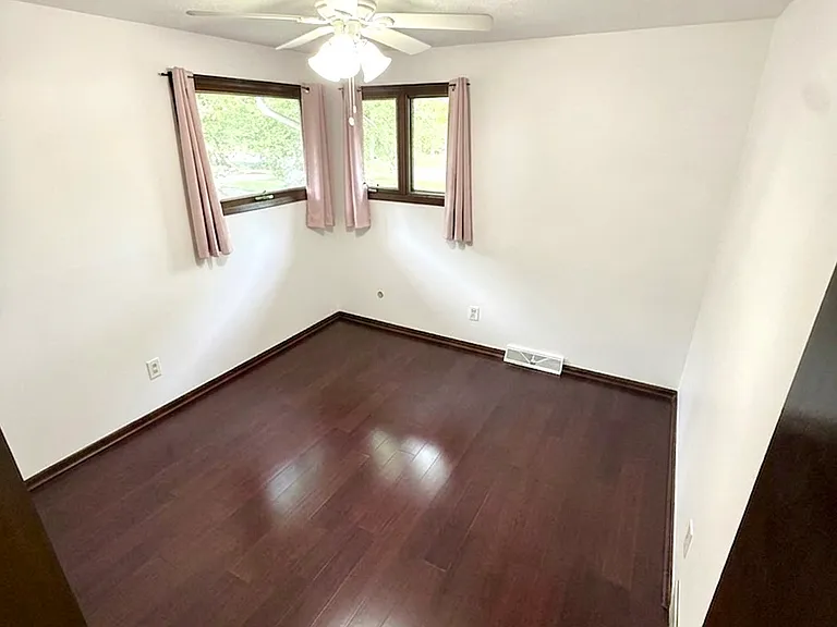 5910 Som Center Rd — Photo 14
