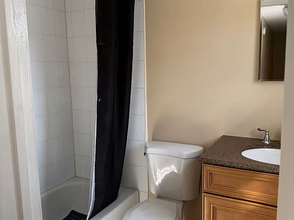2nd image of 310 Arbutus Ave #1R