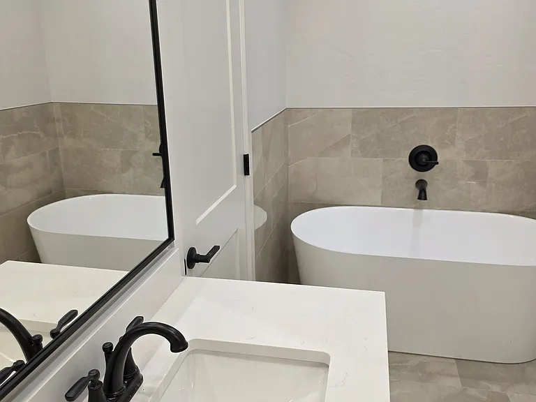 Soaking tub & vanity in master bathroom