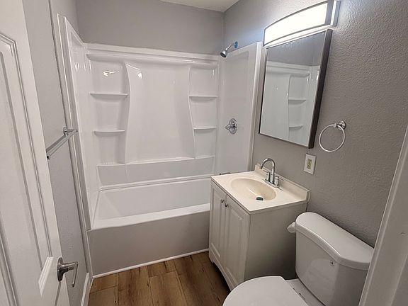 5th image of 3739 Norwood Ave #B