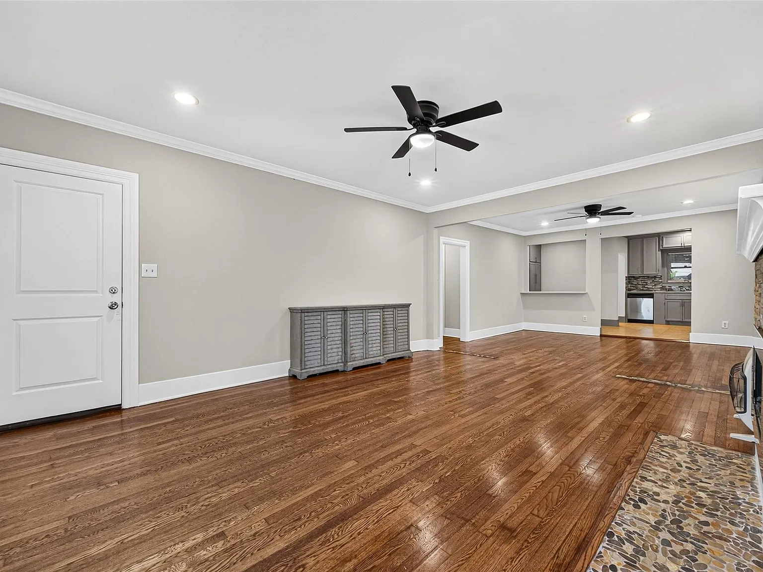 2 bed, 2.0 bath, 1500 sqft, $2,100 — Photo 4