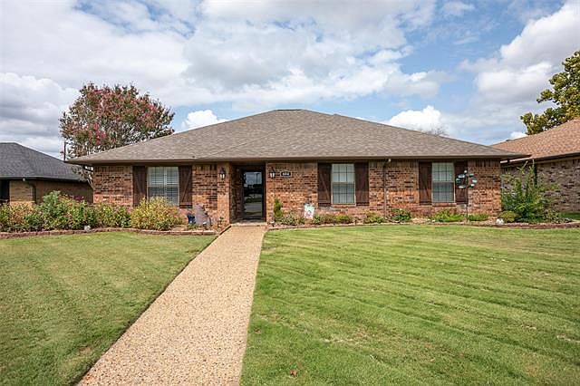 1st image of 604 Stoneybrook Dr