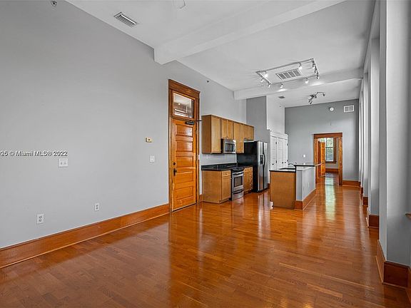 5th image of 1209 N Franklin St