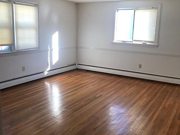 4th image of 19 Bassett St Unit 1