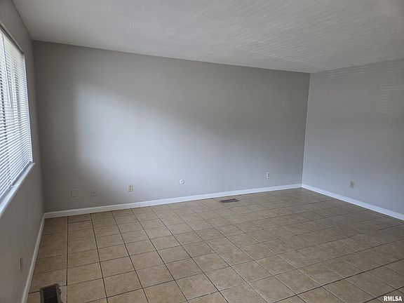 3rd image of 1339 W Jeth Ct