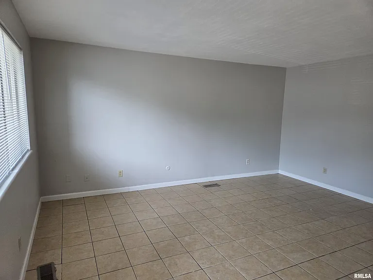 1339 W Jeth Ct — Photo 3