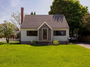 15 Willard St, Houlton, ME 04730