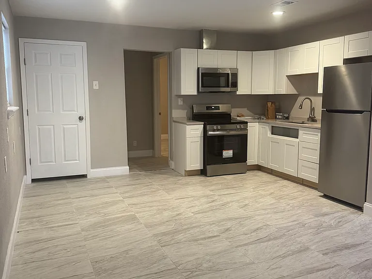 307 Maple Ave — Photo 3
